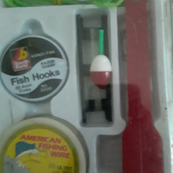 Vintage Deluxe Fishing Tackle Kit NIB - Picture 3 of 4